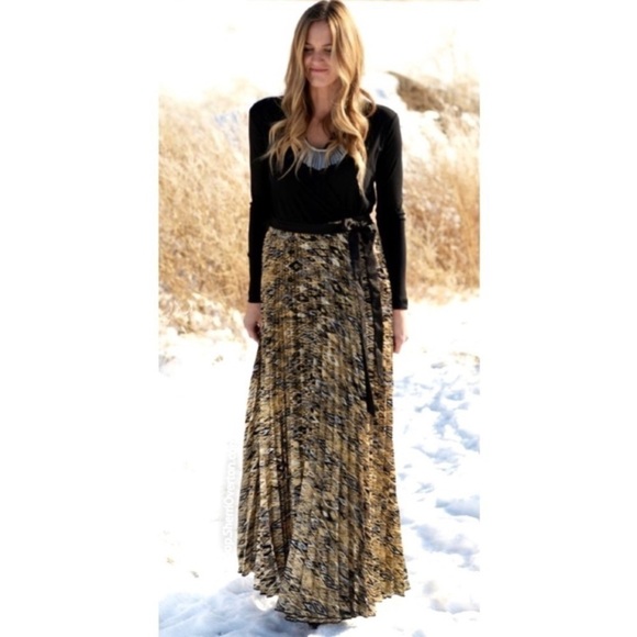 NWT LuLaRoe DeAnne Wrap Dress Black & Gold metallic size 3XL holidays pleated - Picture 2 of 16